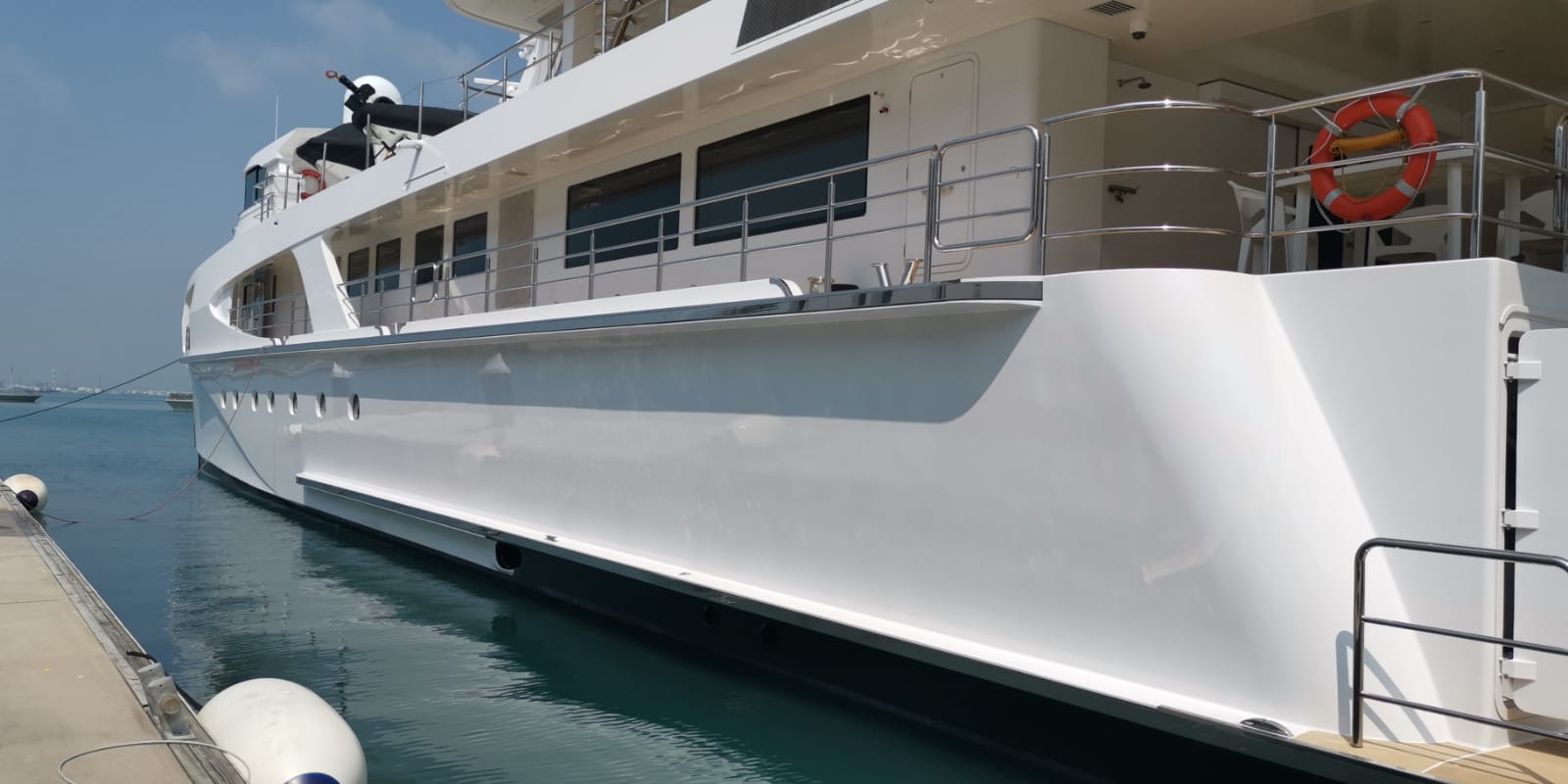Professional yacht polishing, portside surface finishing